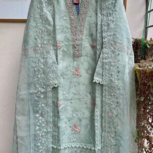 لباس سه‌تکه گلدوزی شده